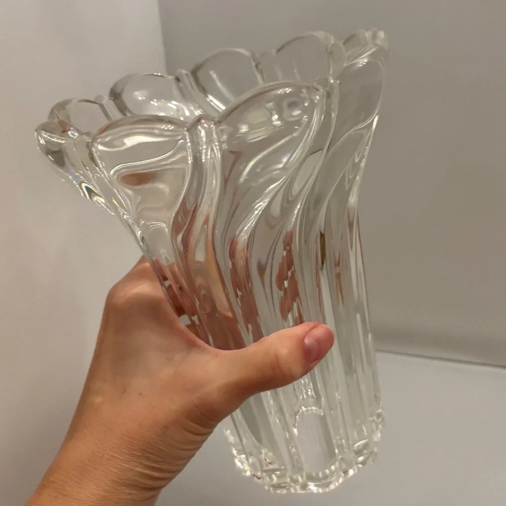 1990s Mikasa Clear Glass Swirl Vase Fluted‎ Petal Top Heavy Mid Century Modern